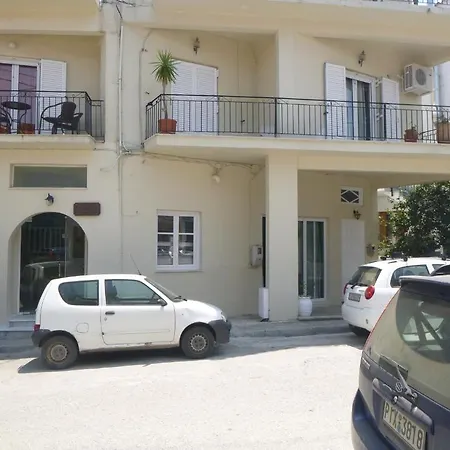 Karafelas Hotel *