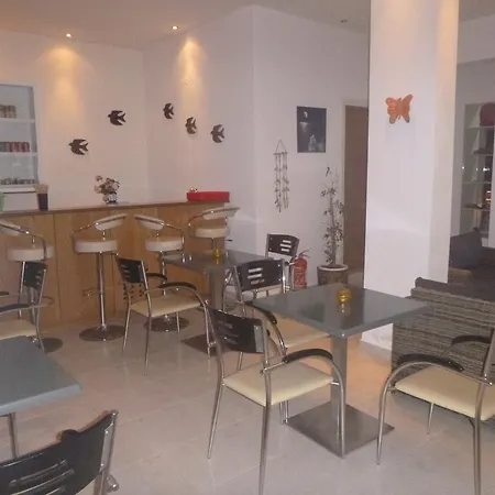 Karafelas מלון *